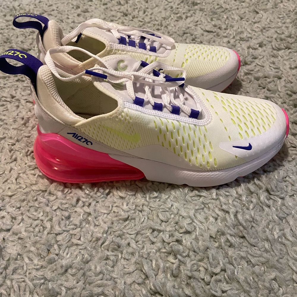 NIB nike air max 270 shoes